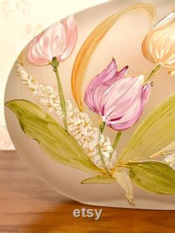 Large decanter in enamelled glass. Enamelled floral decoration.27 cm x 25 cm. Signed.